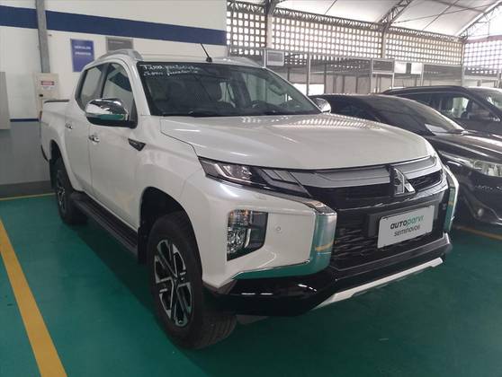 MITSUBISHI L200 TRITON 2.4 16V TURBO DIESEL SPORT HPE-S CD 4P 4X4 AUTOMÁTICO